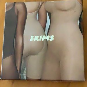 SKIMS Body Suit Brief with Snaps. BRAND NEW Plus Size 4X/5X